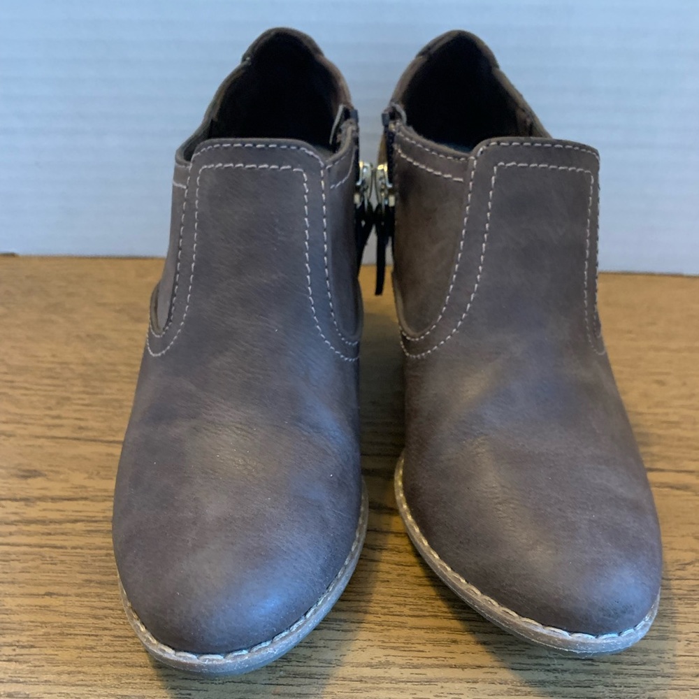 5 1/2 Dr Scholl’s booties,